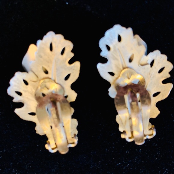 Vintage Whiting And Davis Clip Earrings - Picture 3 of 6